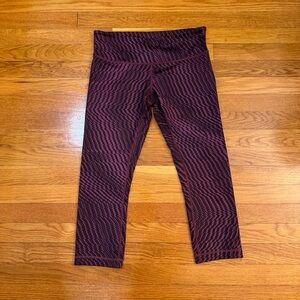 Lululemon Wunder Under Crop HR *Full-On Luon Shifted Horizon Red Grape Black - 8